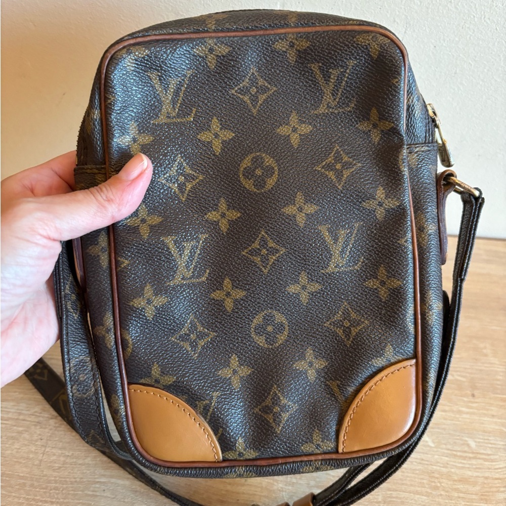 Authentic Louis Vuitton monogram crossbody bag - Picture 6 of 9